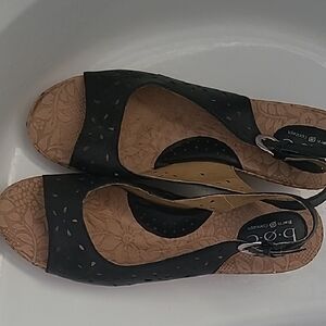 b.o.c. Women's Black and Tan Sandals